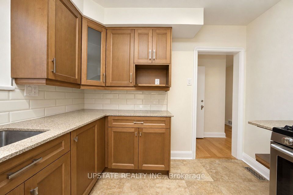 9 Elderidge Avenue, Toronto, ON M8Y 2C4 20