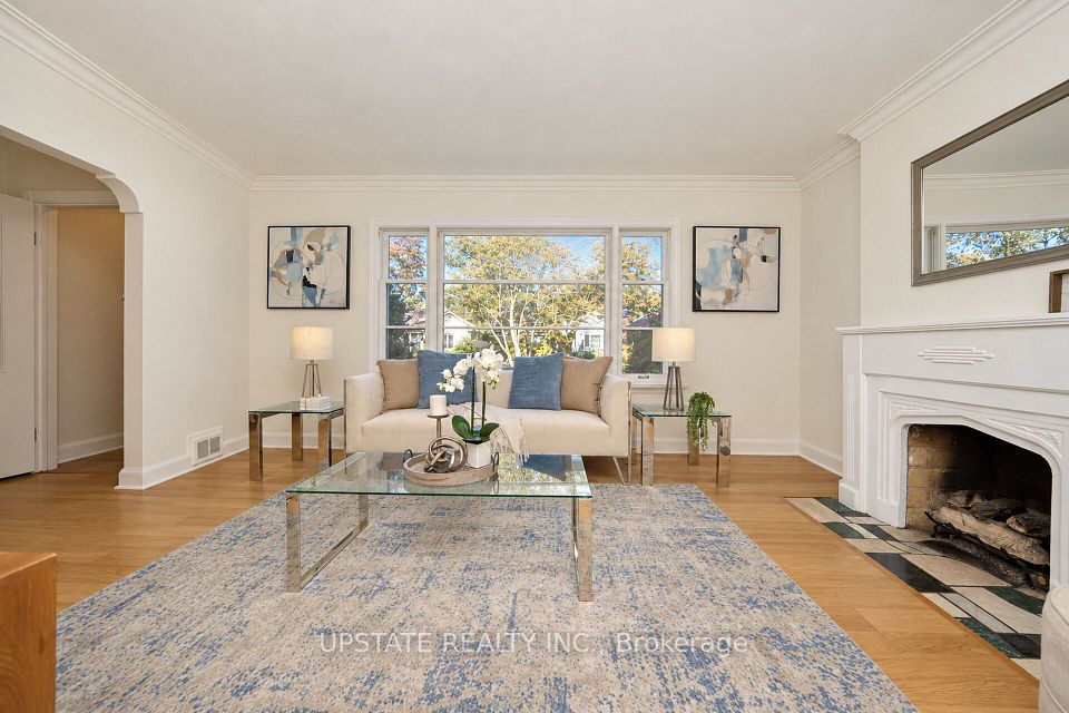 9 Elderidge Avenue, Toronto, ON M8Y 2C4 11