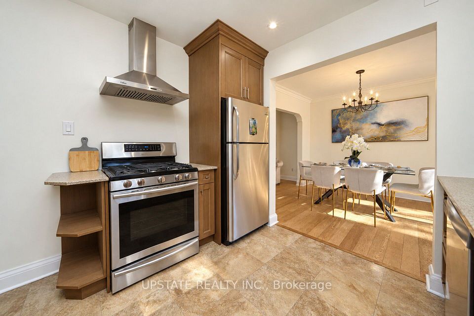 9 Elderidge Avenue, Toronto, ON M8Y 2C4 22