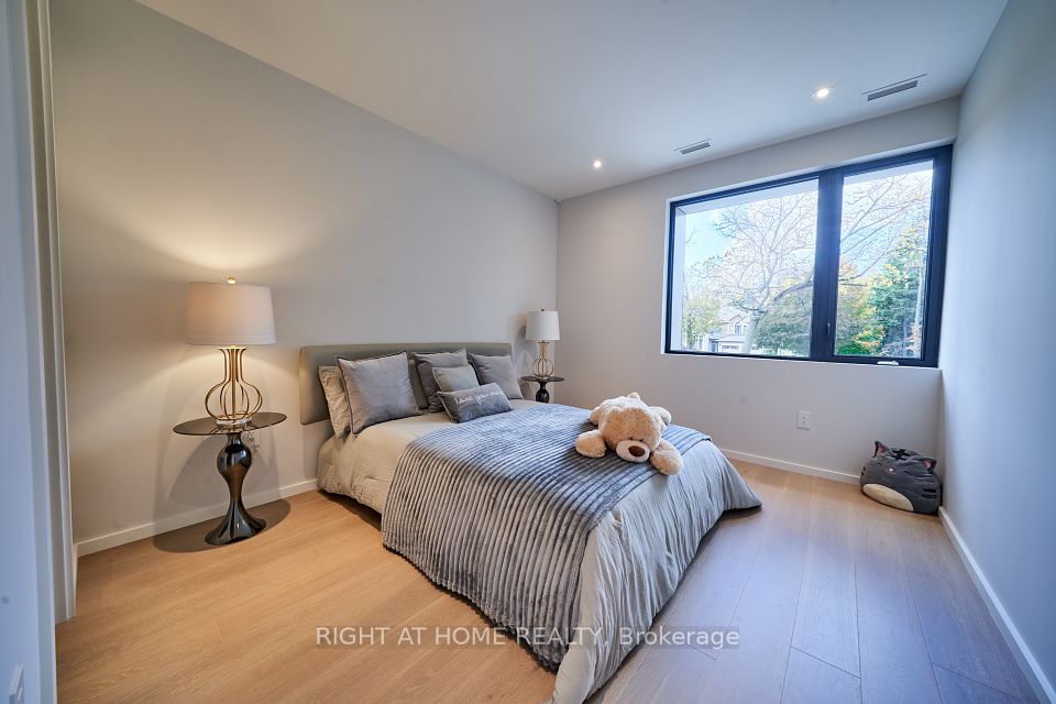 4675 Dundas Street W, Toronto, ON M9A 1A4 19