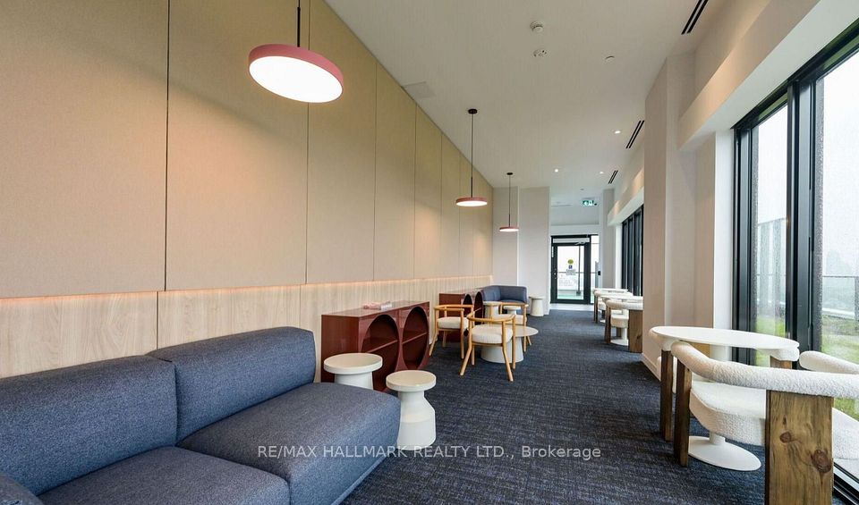 799 The Queensway 809, Toronto, ON M8Z 0H3 21