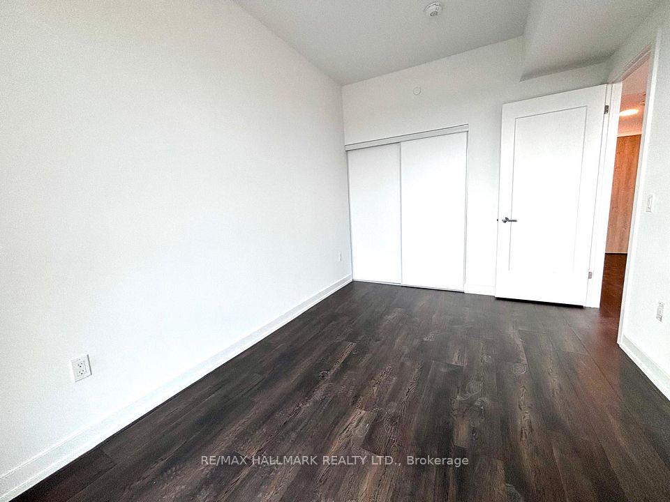 799 The Queensway 809, Toronto, ON M8Z 0H3 8