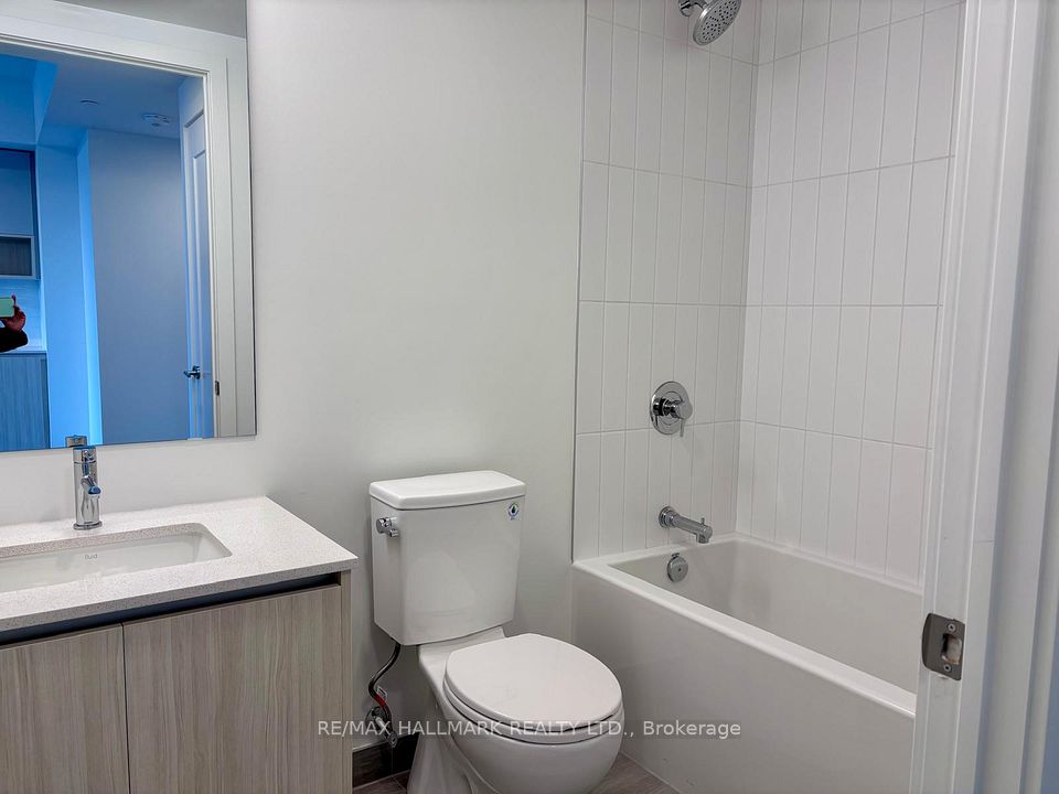 799 The Queensway 809, Toronto, ON M8Z 0H3 9