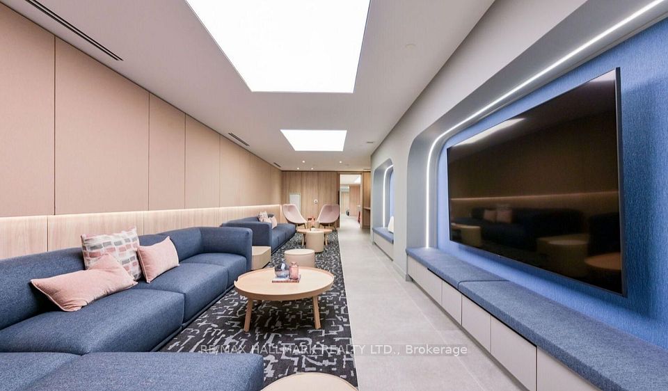 799 The Queensway 809, Toronto, ON M8Z 0H3 25