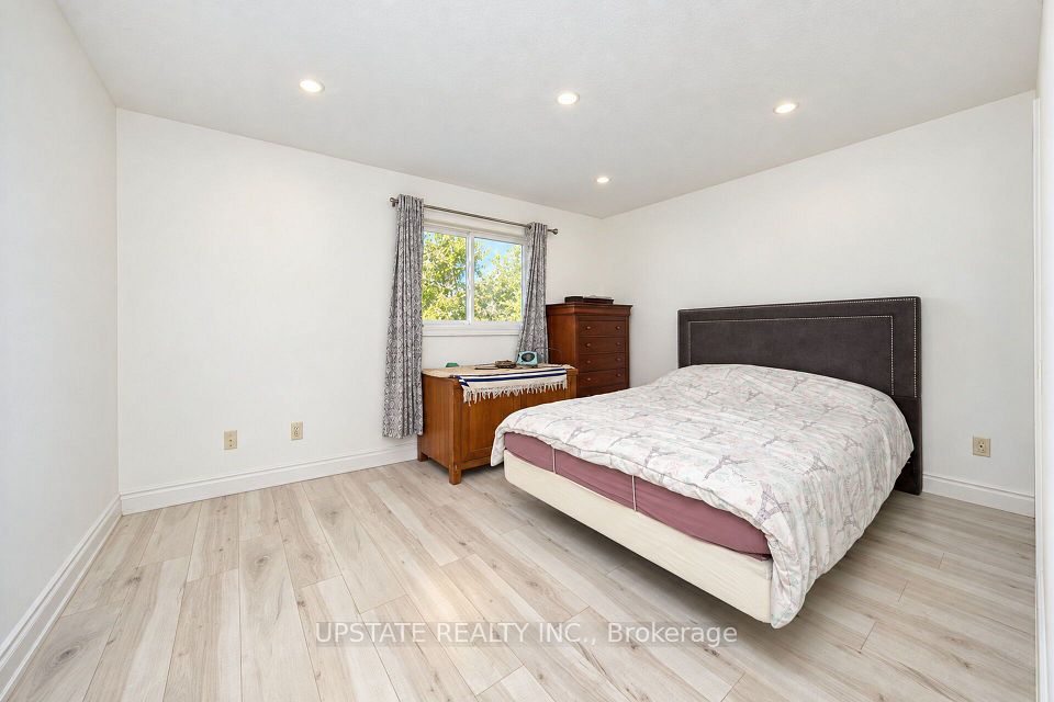 28 Braemore Road, Brampton, ON L6X 1E5 16