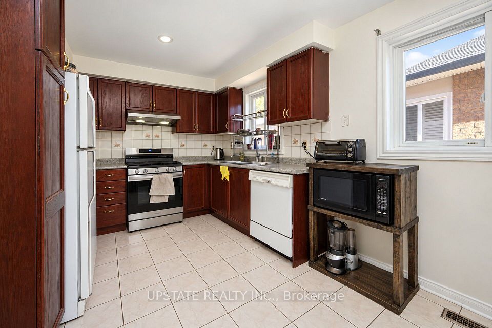 28 Braemore Road, Brampton, ON L6X 1E5 9