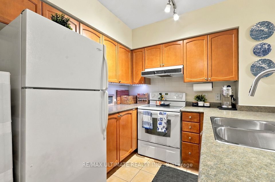 38 Fontenay Court 501, Toronto, ON M9A 5H5 5