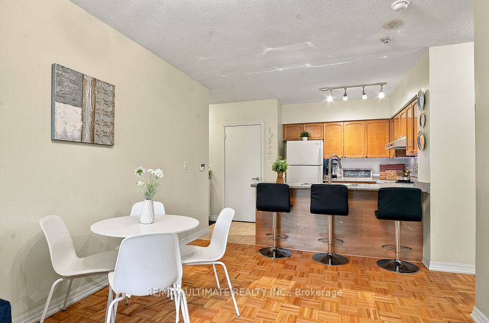 38 Fontenay Court 501, Toronto, ON M9A 5H5 4
