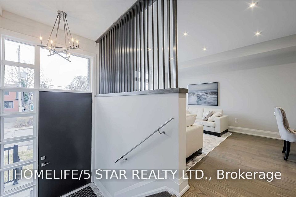 57 Ninth Street, Toronto, ON M8V 3E2 2