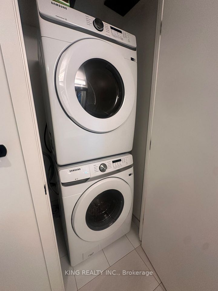 36 Zorra Street 529, Toronto, ON M8Z 0G5 16