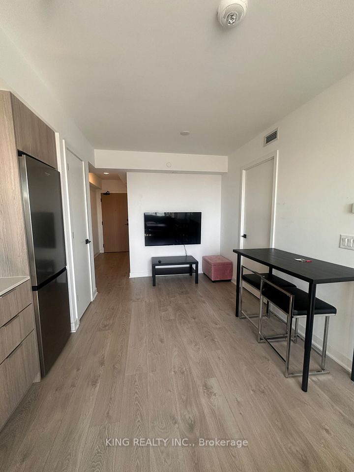 36 Zorra Street 529, Toronto, ON M8Z 0G5 11
