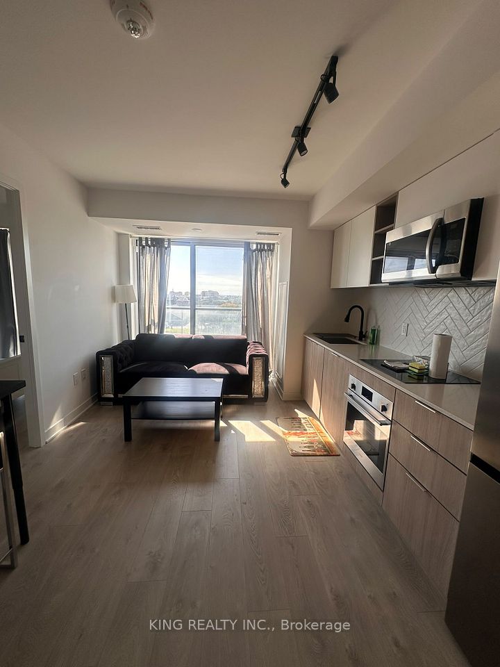 36 Zorra Street 529, Toronto, ON M8Z 0G5 7