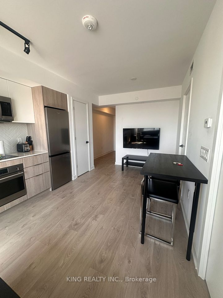 36 Zorra Street 529, Toronto, ON M8Z 0G5 6