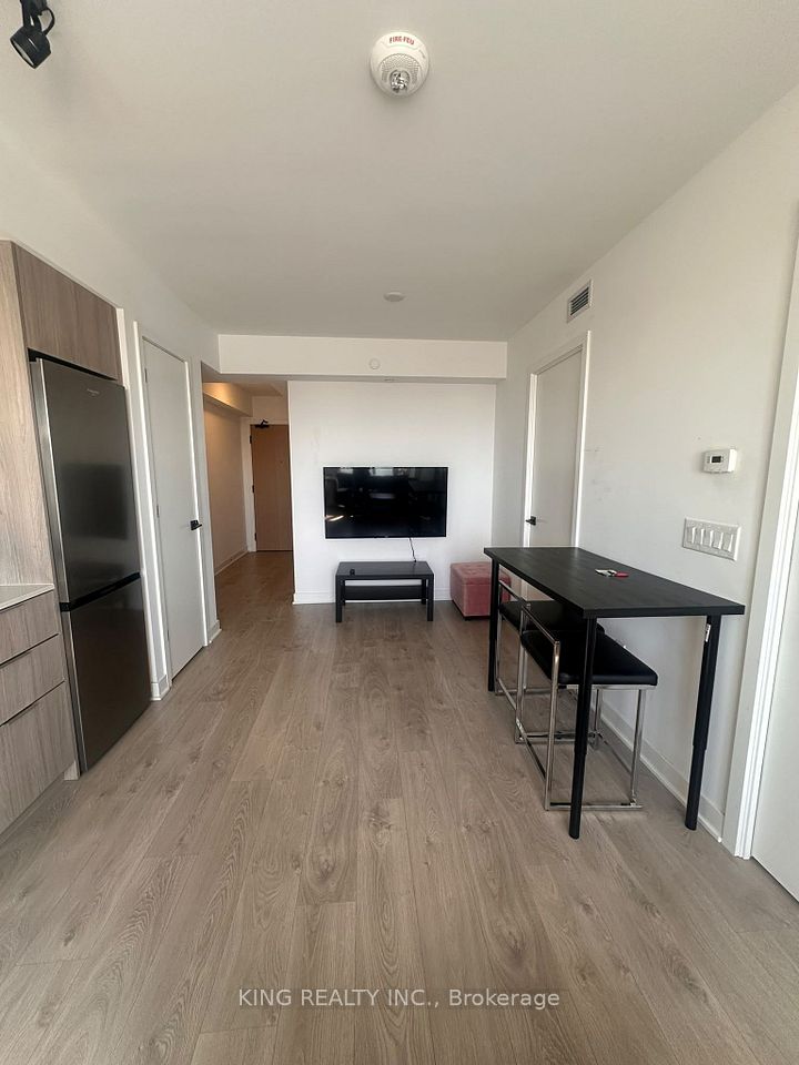 36 Zorra Street 529, Toronto, ON M8Z 0G5 5
