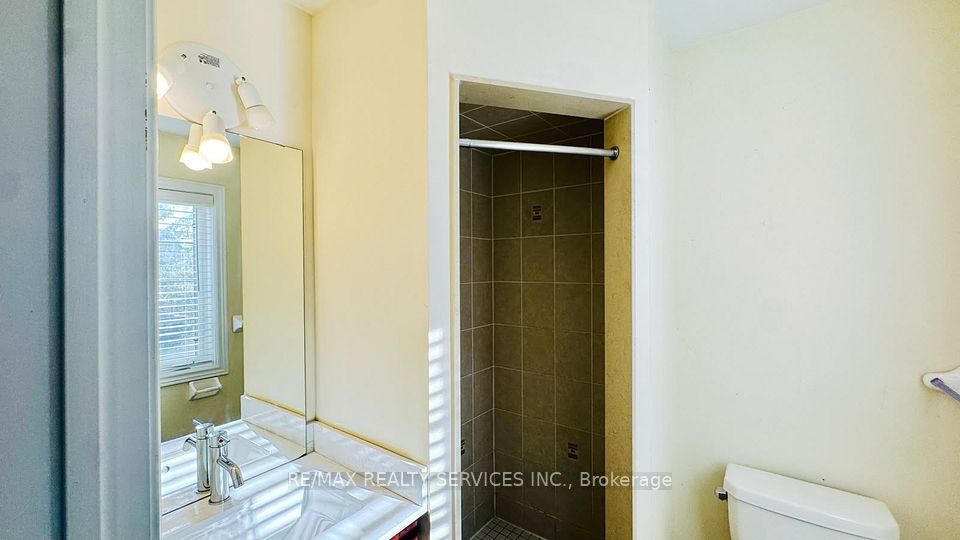 12 Urbana Road, Brampton, ON L6Y 0R6 8
