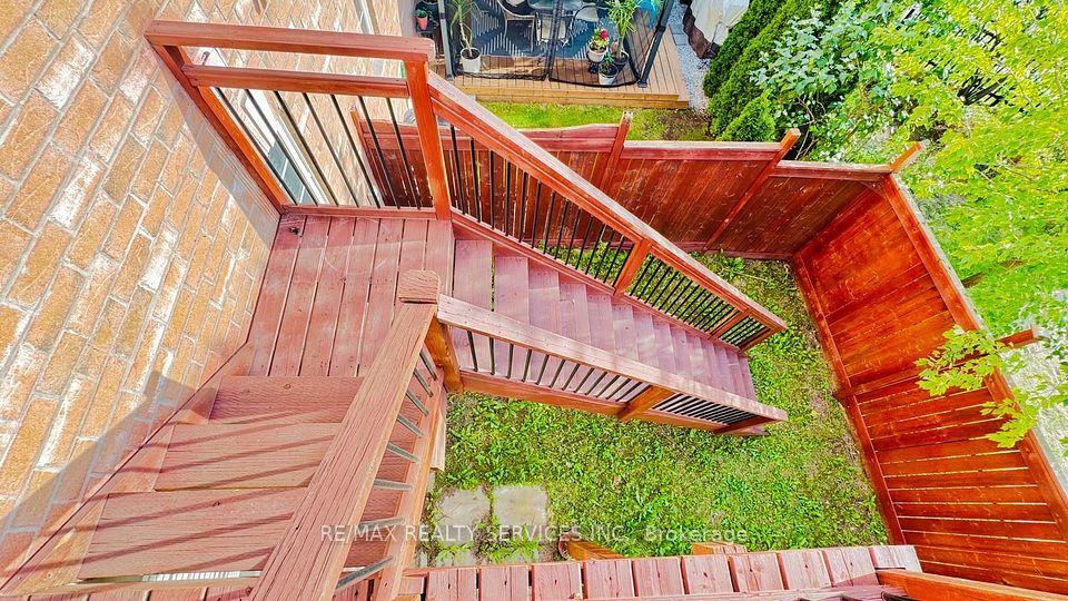 12 Urbana Road, Brampton, ON L6Y 0R6 14