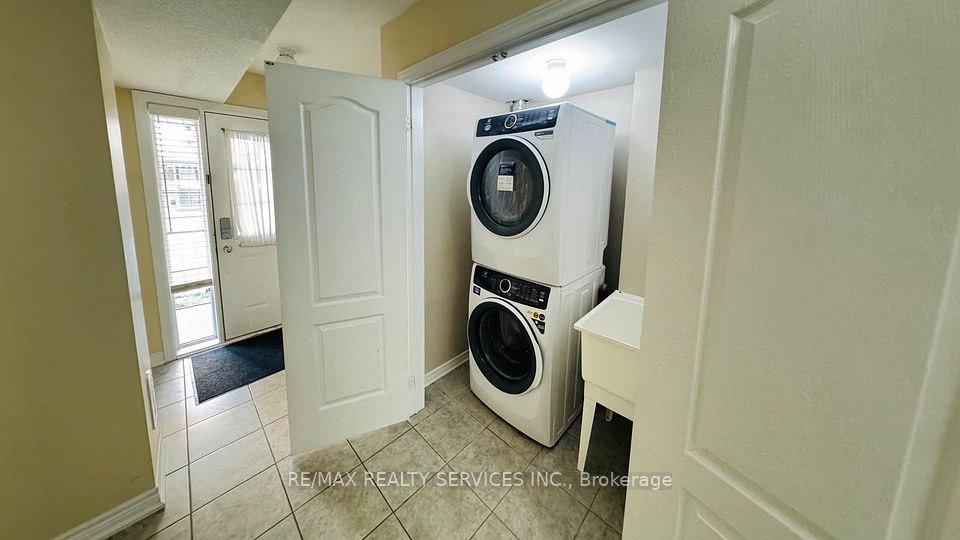 12 Urbana Road, Brampton, ON L6Y 0R6 4