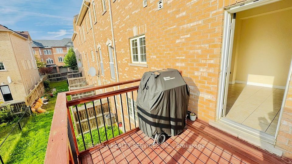 12 Urbana Road, Brampton, ON L6Y 0R6 13