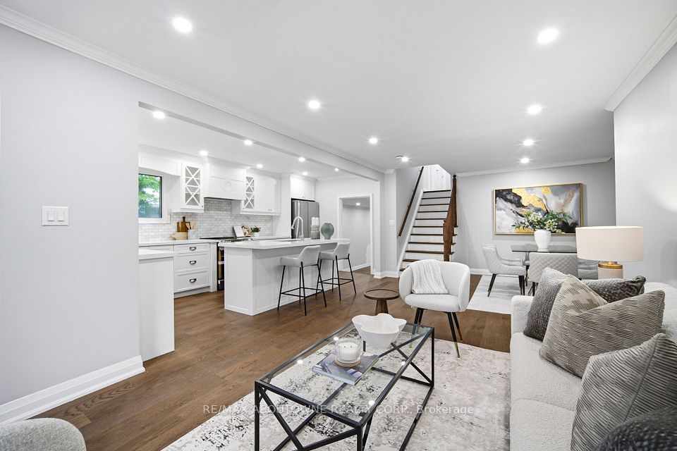 2144 Rebecca Street, Oakville, ON L6L 2A5 8
