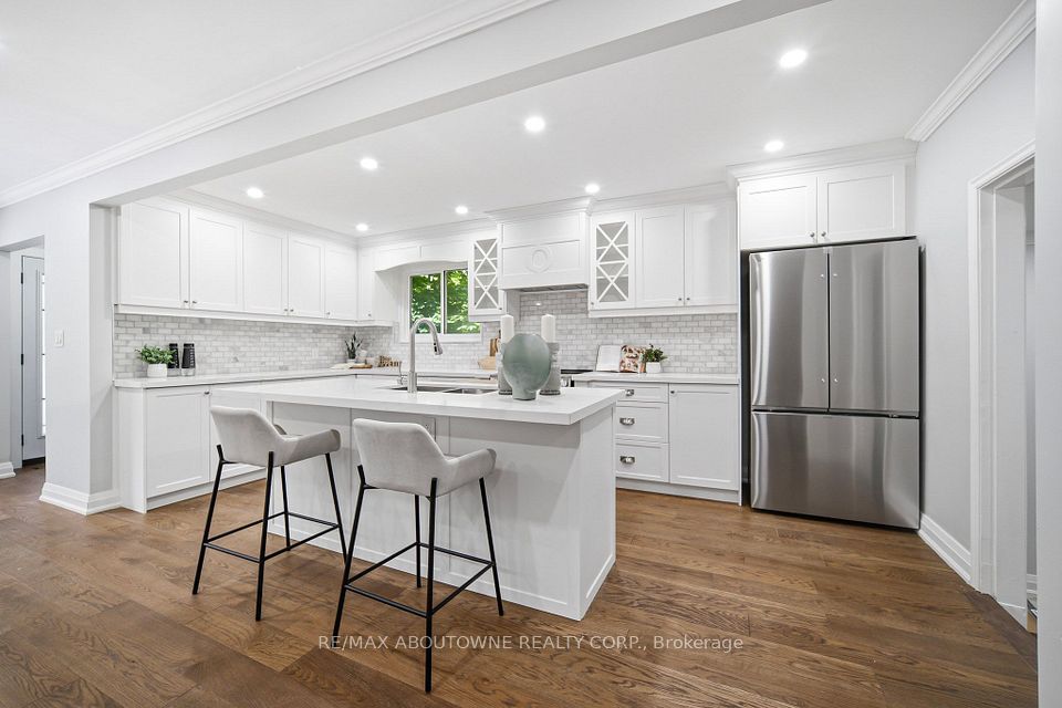 2144 Rebecca Street, Oakville, ON L6L 2A5 10