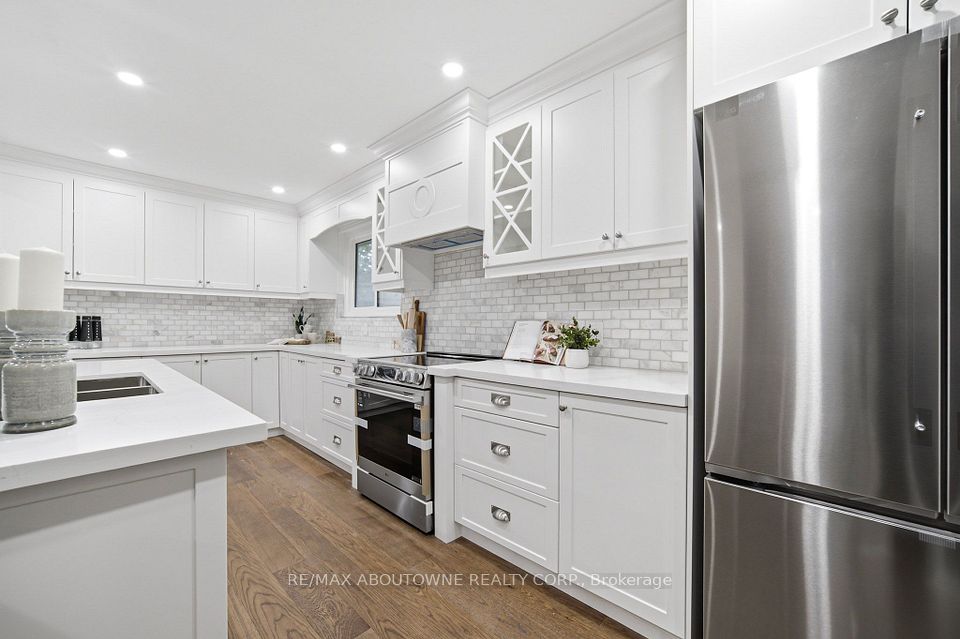 2144 Rebecca Street, Oakville, ON L6L 2A5 14