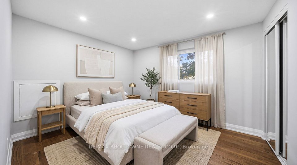 2144 Rebecca Street, Oakville, ON L6L 2A5 15