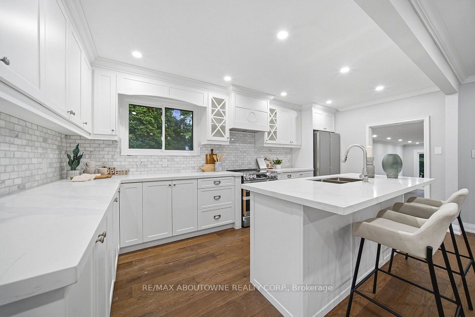2144 Rebecca Street, Oakville, ON L6L 2A5 12