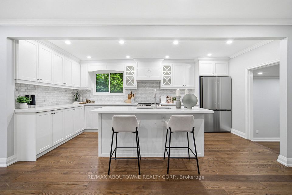 2144 Rebecca Street, Oakville, ON L6L 2A5 11