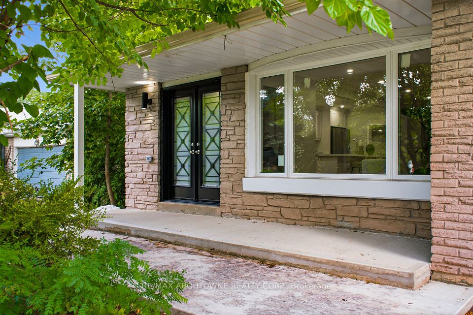 2144 Rebecca Street, Oakville, ON L6L 2A5 3