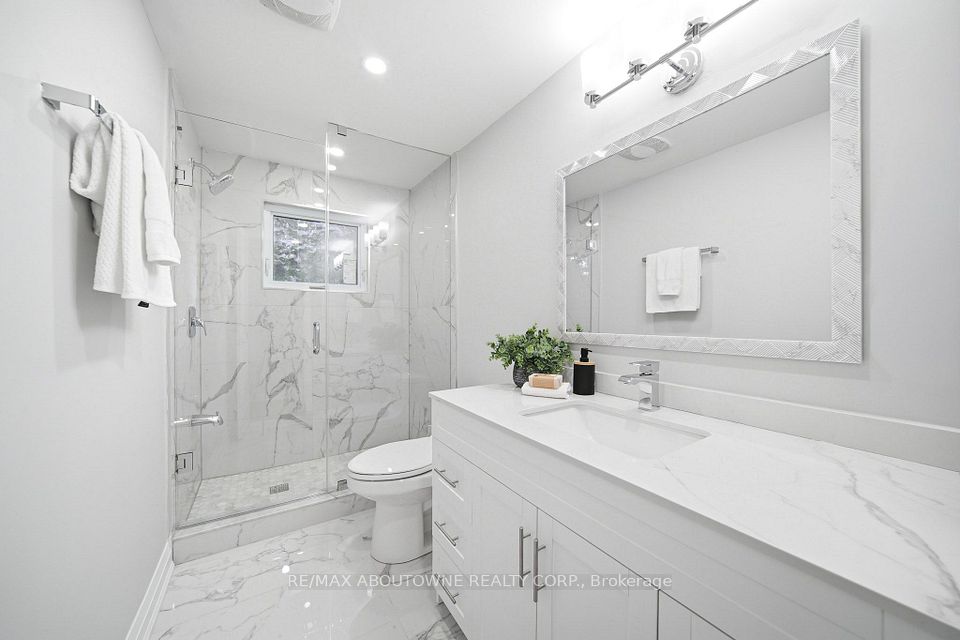 2144 Rebecca Street, Oakville, ON L6L 2A5 17