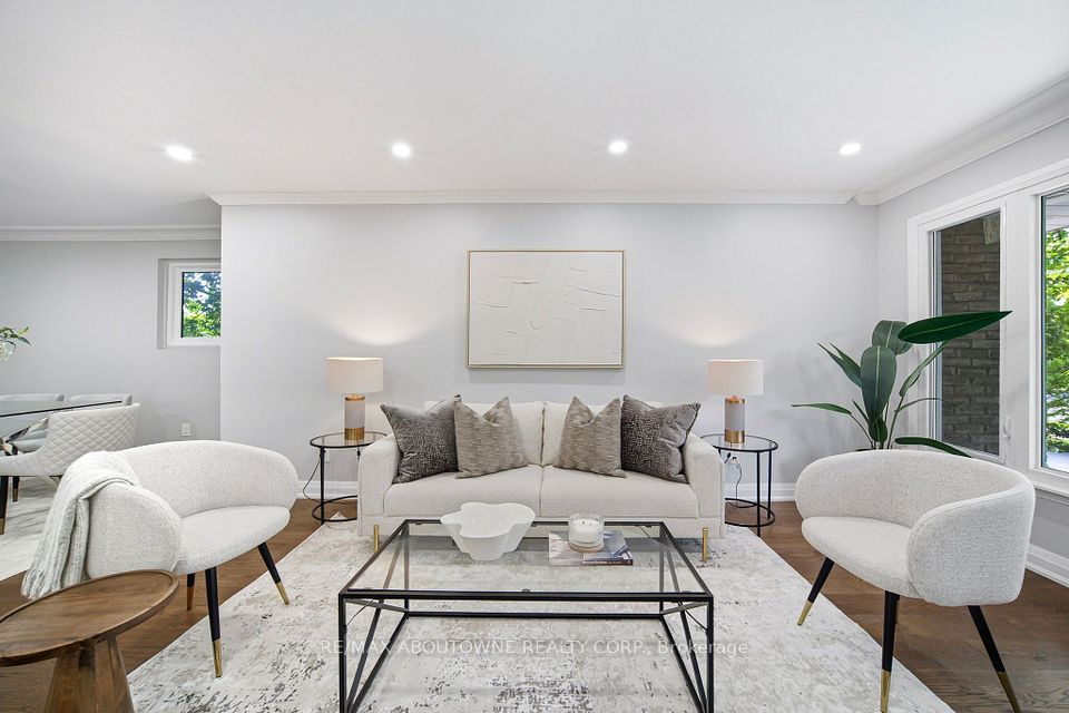 2144 Rebecca Street, Oakville, ON L6L 2A5 7