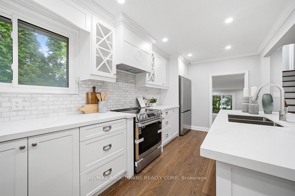 2144 Rebecca Street, Oakville, ON L6L 2A5 13