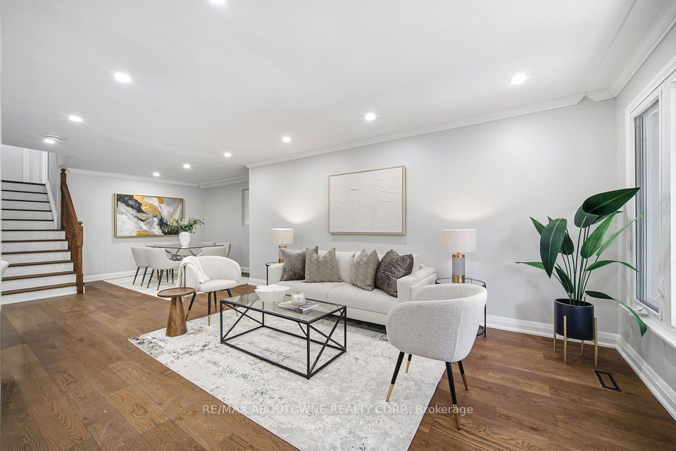 2144 Rebecca Street, Oakville, ON L6L 2A5 5