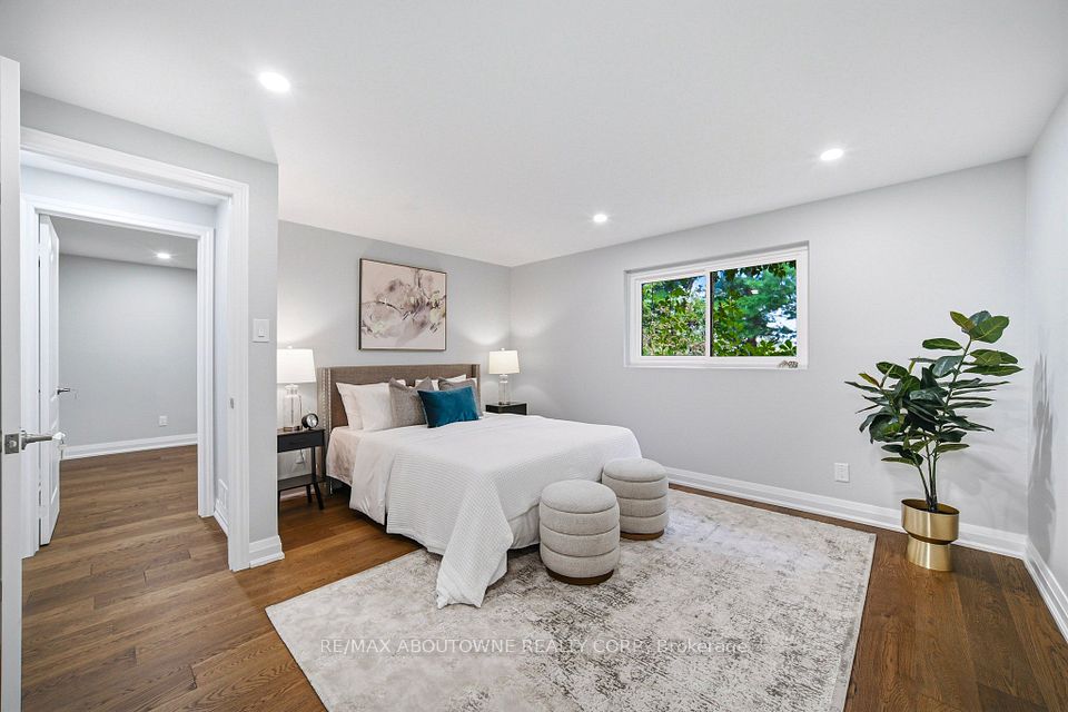 2144 Rebecca Street, Oakville, ON L6L 2A5 18