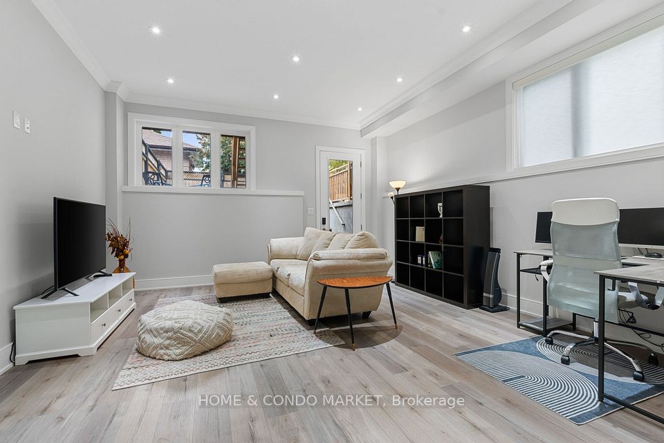 90 Gort Avenue, Toronto, ON M8W 1X4 21