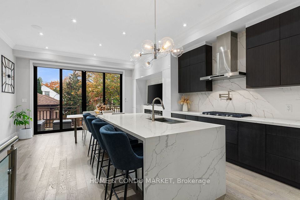 90 Gort Avenue, Toronto, ON M8W 1X4 16