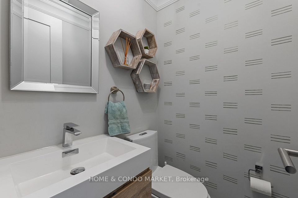 90 Gort Avenue, Toronto, ON M8W 1X4 11