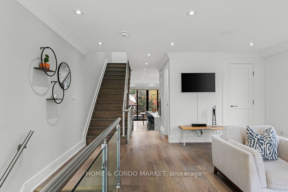 90 Gort Avenue, Toronto, ON M8W 1X4 10