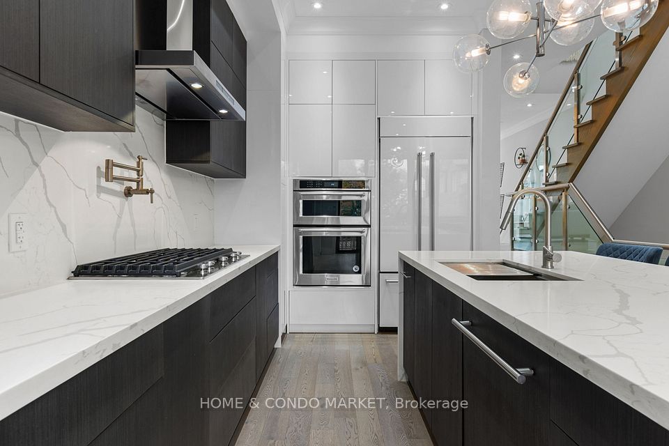 90 Gort Avenue, Toronto, ON M8W 1X4 12