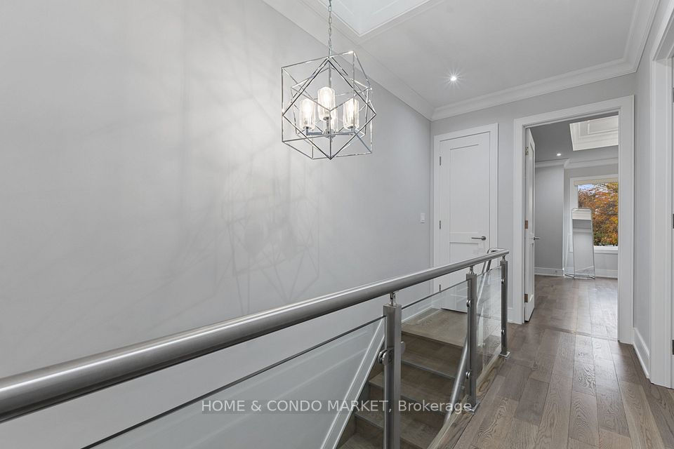 90 Gort Avenue, Toronto, ON M8W 1X4 24