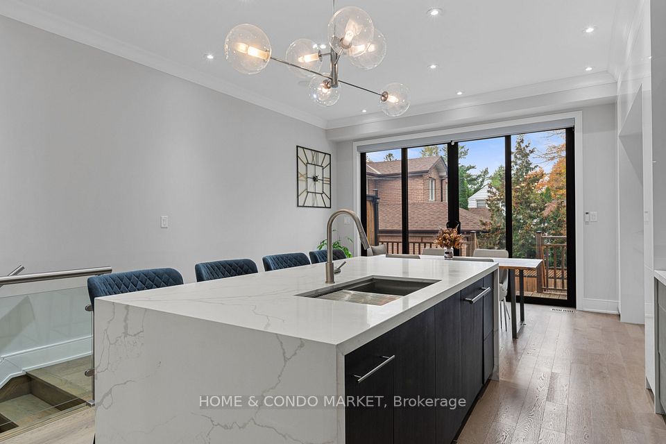 90 Gort Avenue, Toronto, ON M8W 1X4 14