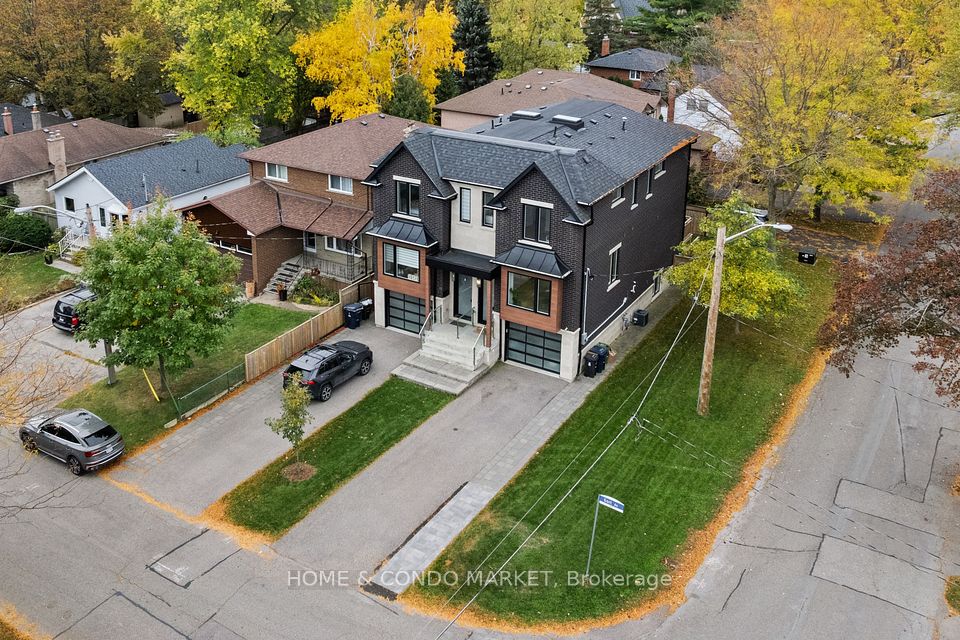 90 Gort Avenue, Toronto, ON M8W 1X4 2