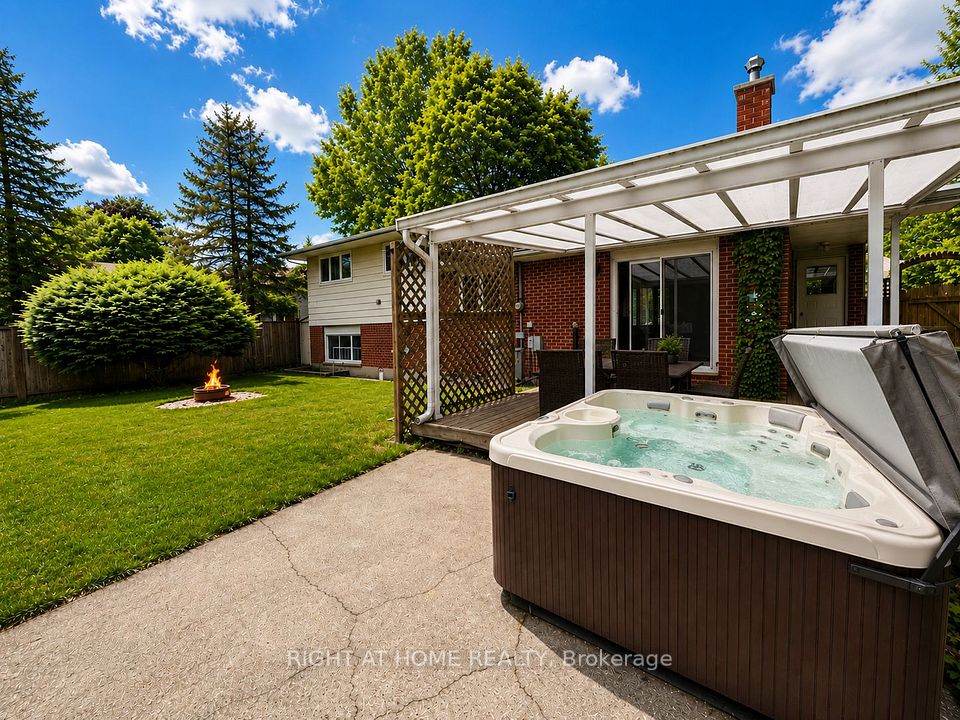 4440 Cosburn Crescent, Burlington, ON L7L 1S5 4