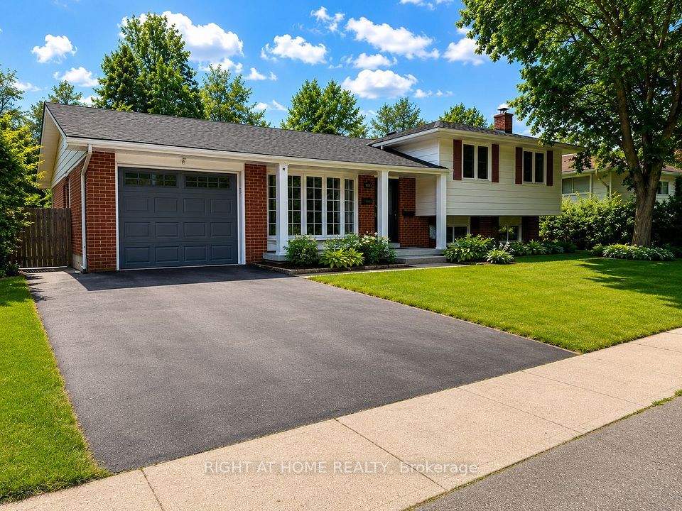 Detached at 4440 Cosburn Crescent, Burlington, ON L7L 1S5