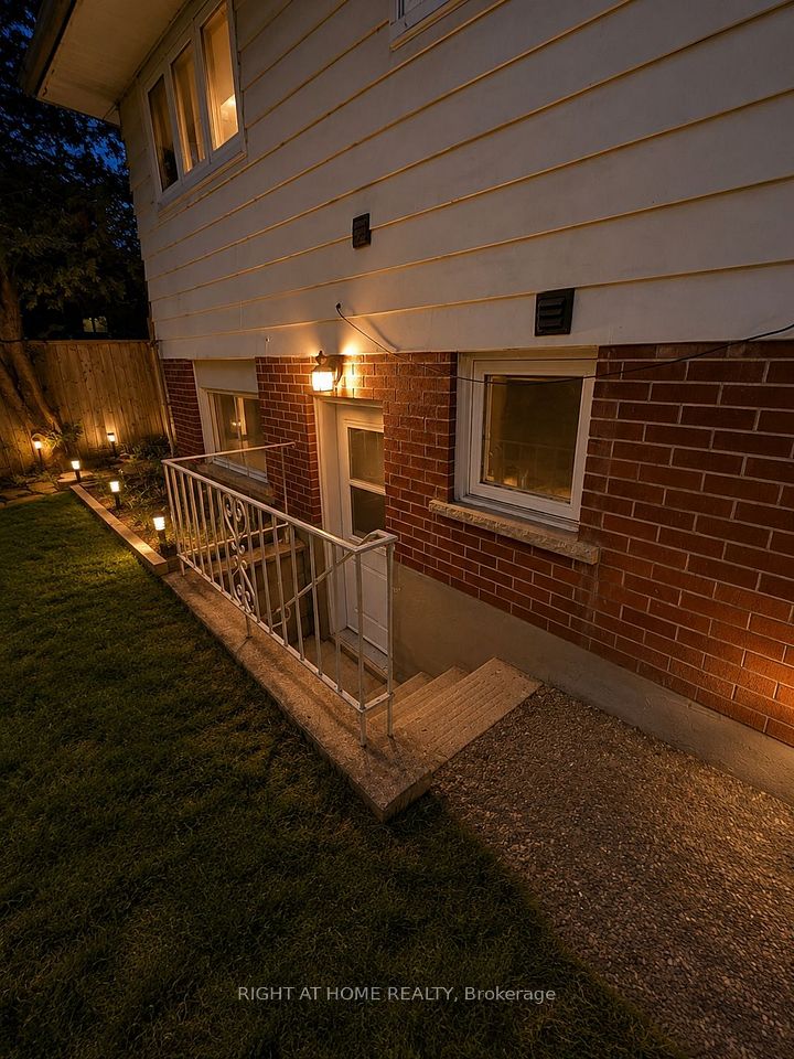 4440 Cosburn Crescent, Burlington, ON L7L 1S5 18
