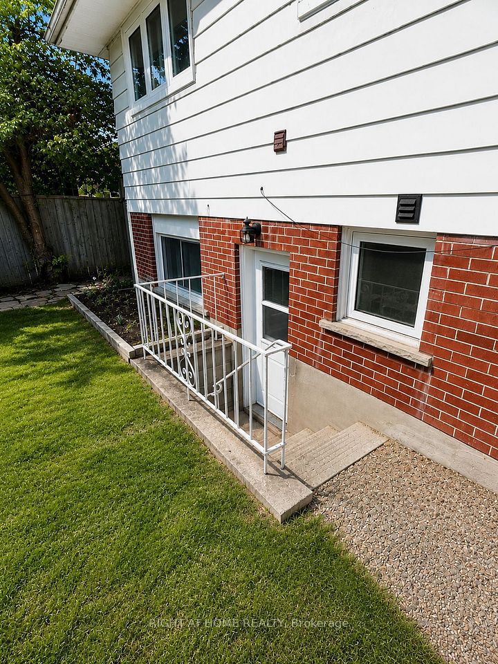 4440 Cosburn Crescent, Burlington, ON L7L 1S5 17