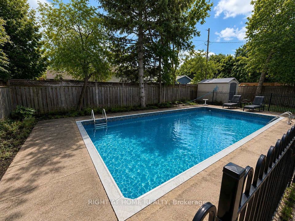 4440 Cosburn Crescent, Burlington, ON L7L 1S5 3