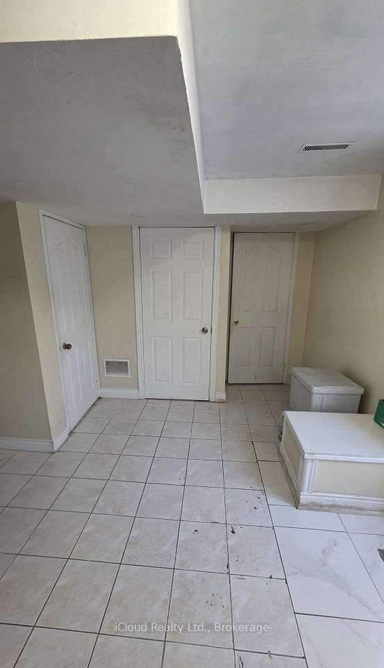 5 Flatlands Way, Brampton, ON L6R 2B5 10