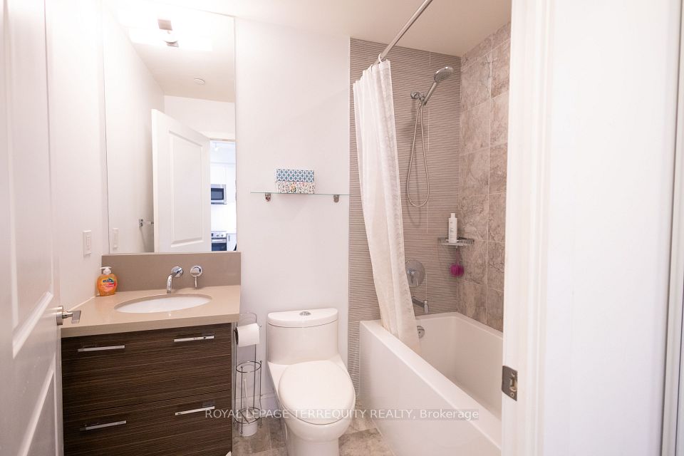 33 Shore Breeze Drive 3006, Toronto, ON M8V 0G1 8