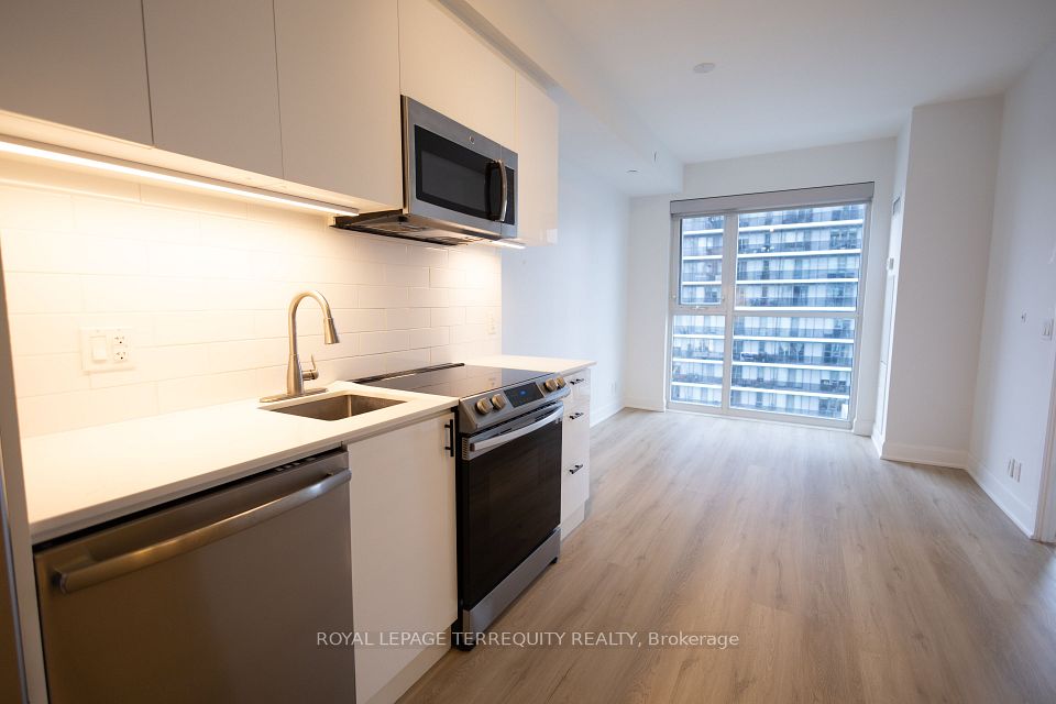 33 Shore Breeze Drive 3006, Toronto, ON M8V 0G1 2